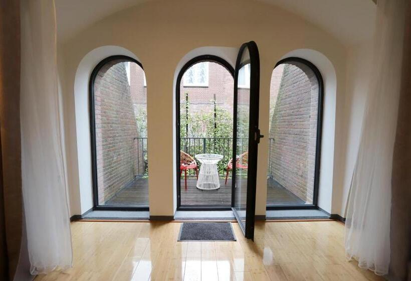 חדר סופריור לארבעה, Chasse