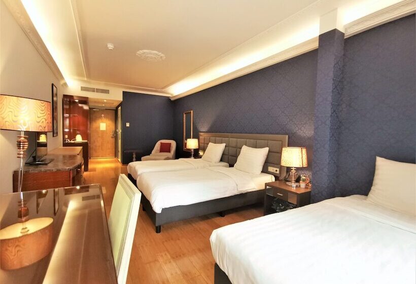 חדר סופריור לשלושה, Chasse