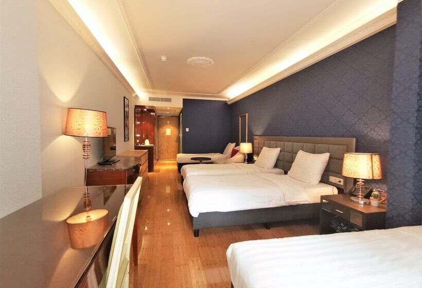 חדר סופריור לארבעה, Chasse