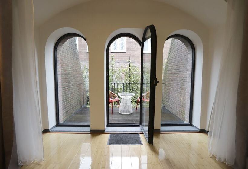 חדר סופריור לארבעה, Chasse