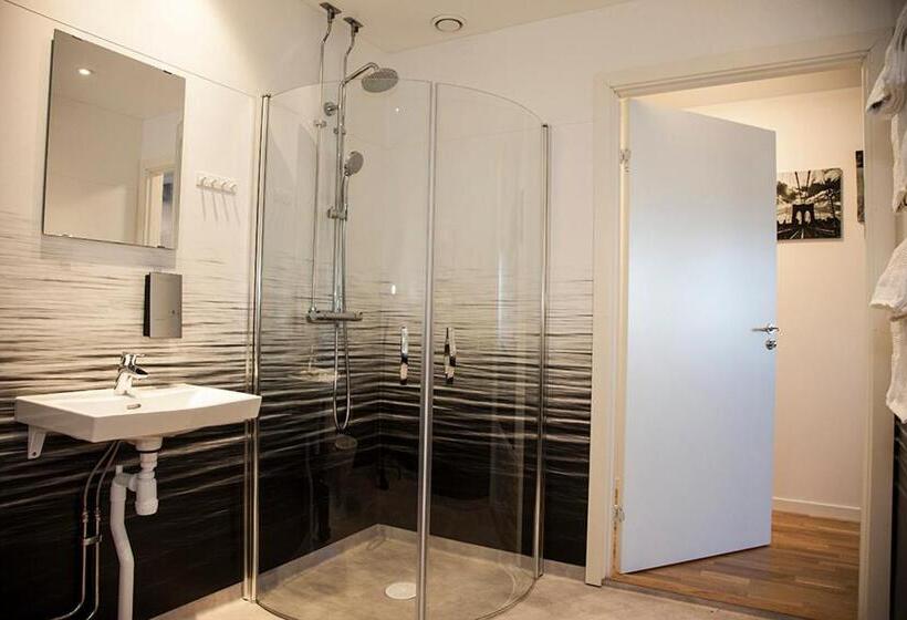 패밀리 룸, L Tunapark