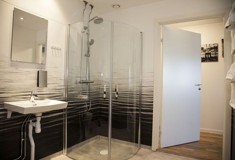 패밀리 룸, L Tunapark