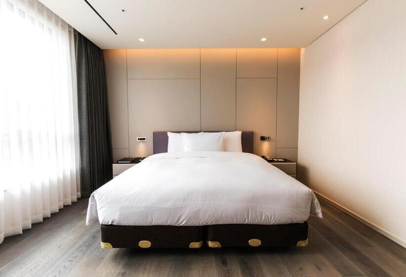 Полулюкс, Nanta Jeju