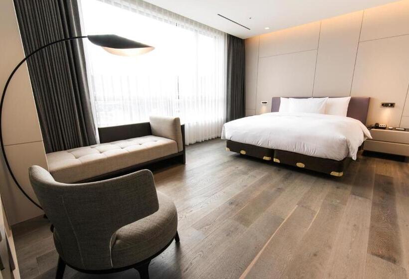 Полулюкс, Nanta Jeju