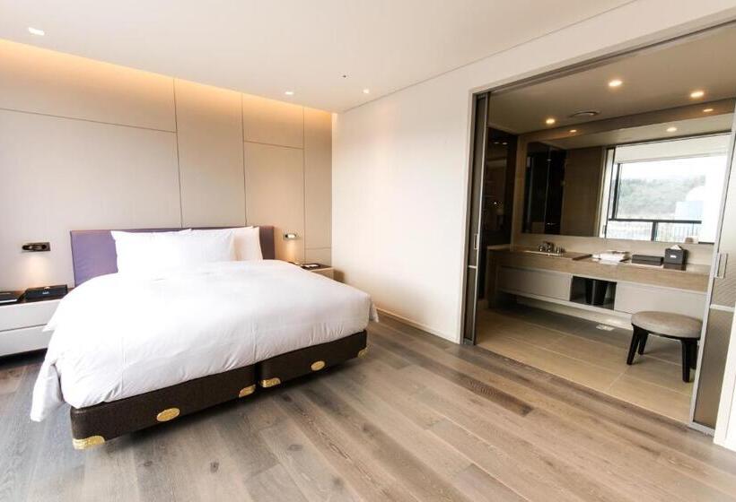 Полулюкс, Nanta Jeju