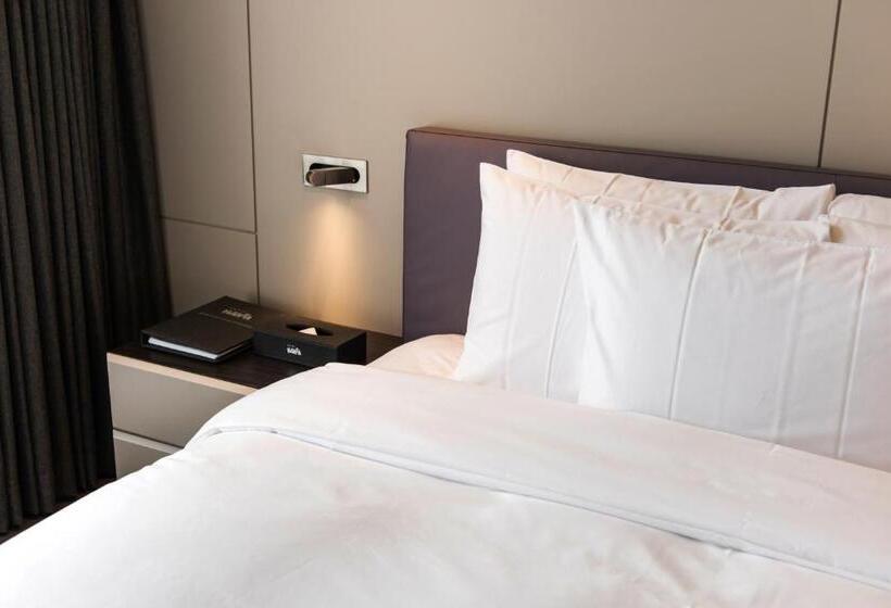 Полулюкс, Nanta Jeju