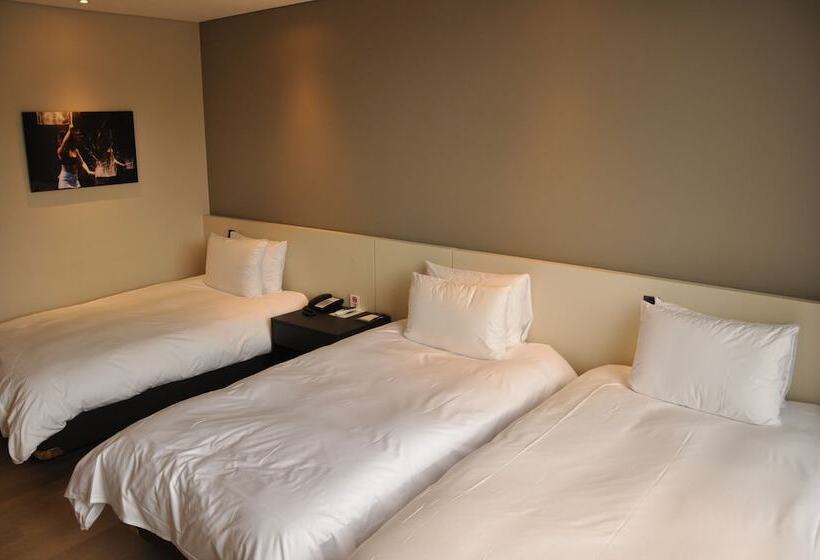 Трехместный Номер Deluxe, Nanta Jeju