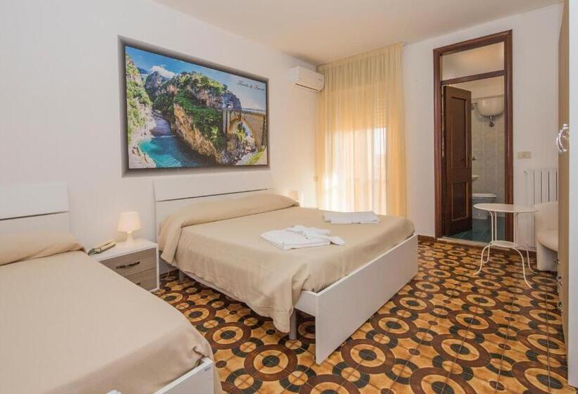 Triple Room Sea View, Rosy