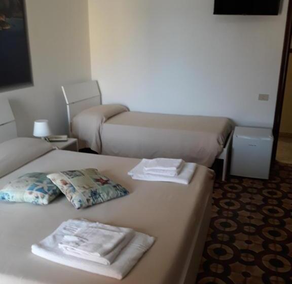 Triple Room Sea View, Rosy