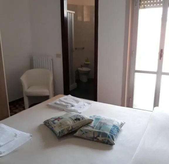 Triple Room Sea View, Rosy