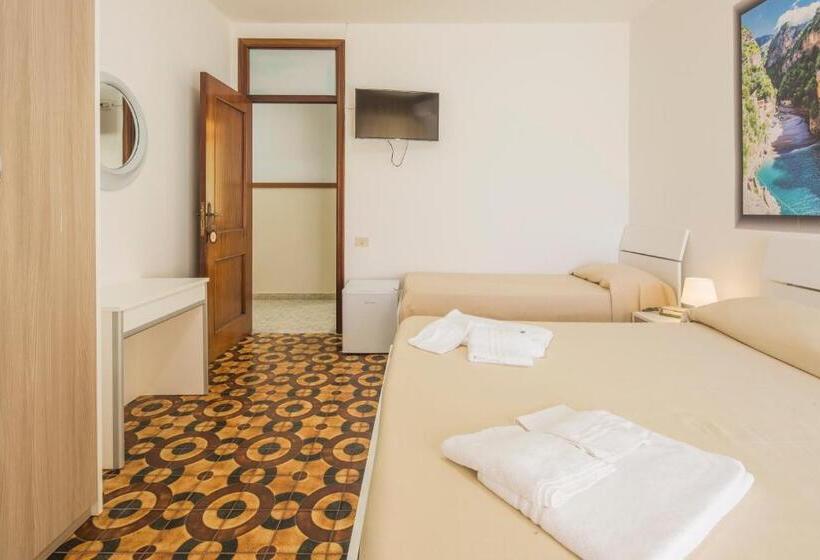 Triple Room Sea View, Rosy