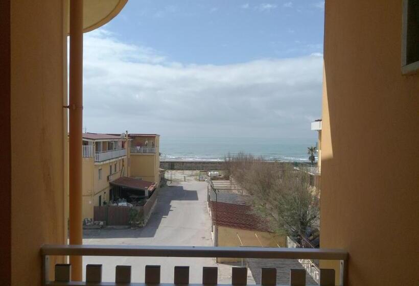 Triple Room Sea View, Rosy