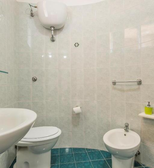 Tengerre Néző Standard Négyágyas Szoba, Rosy