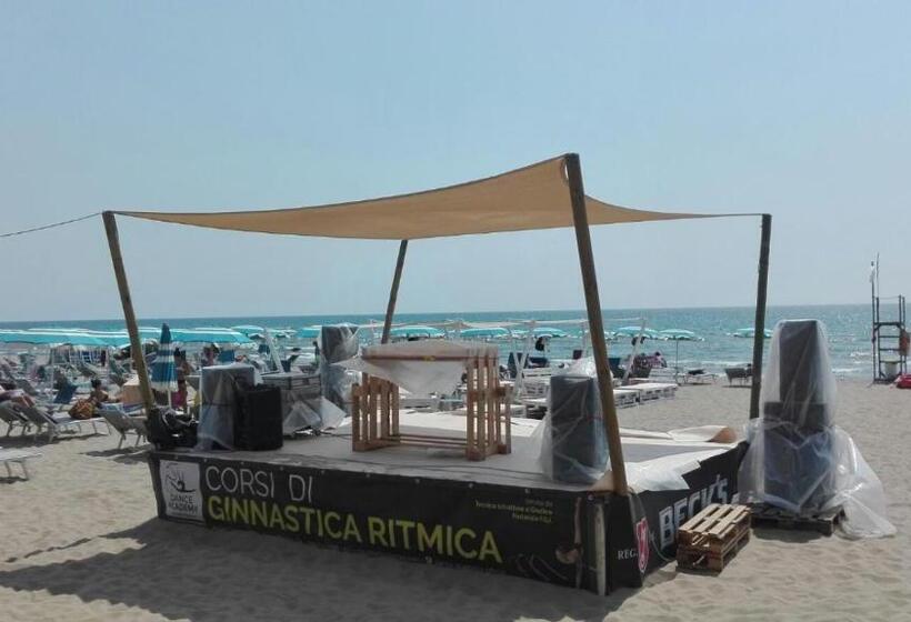 Családi Szoba, Rosy