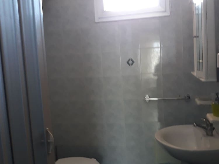 Családi Szoba, Rosy