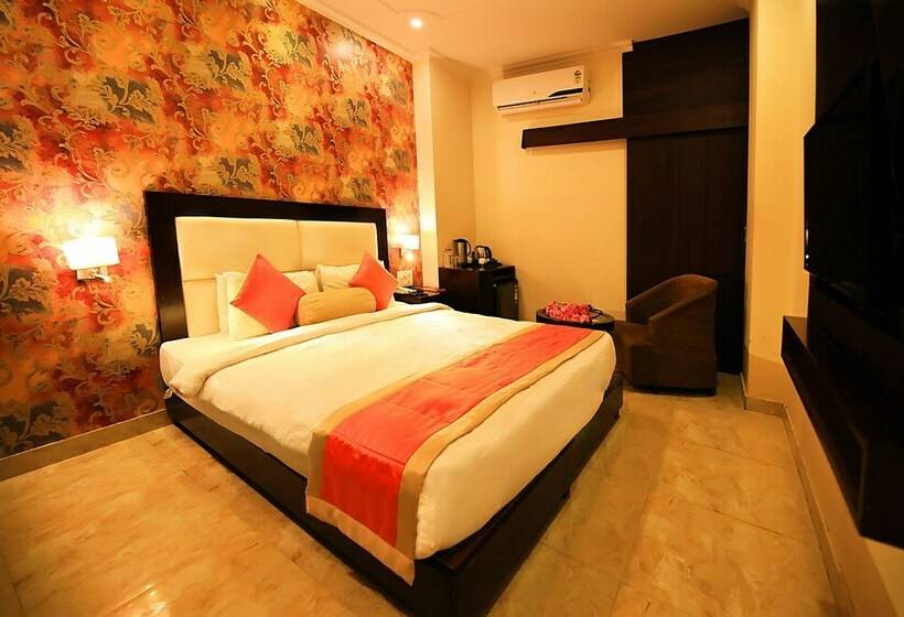 Deluxe Rum, V One Pride