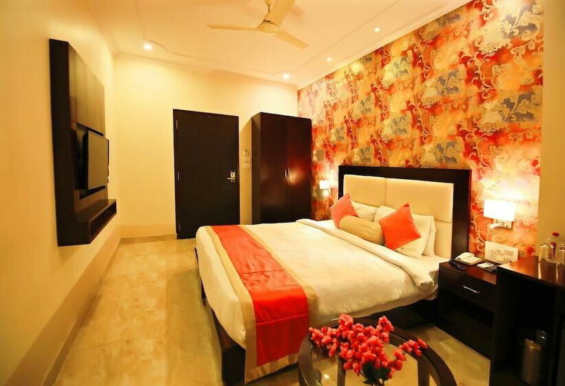 Deluxe Rum, V One Pride