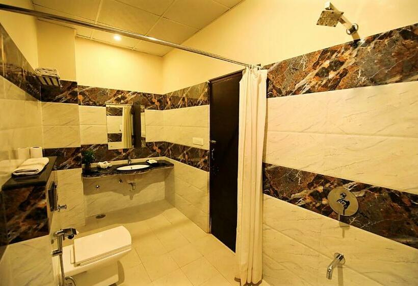 Deluxe Rum, V One Pride