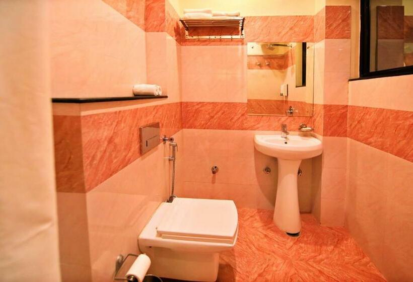 Deluxe Rum, V One Pride