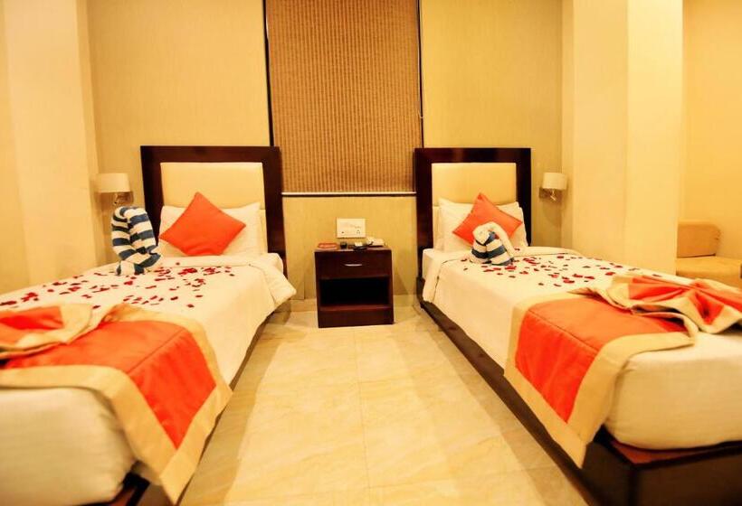 Deluxe Rum, V One Pride