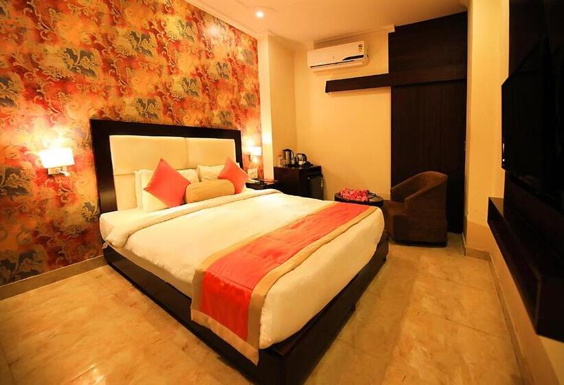 Deluxe Rum, V One Pride