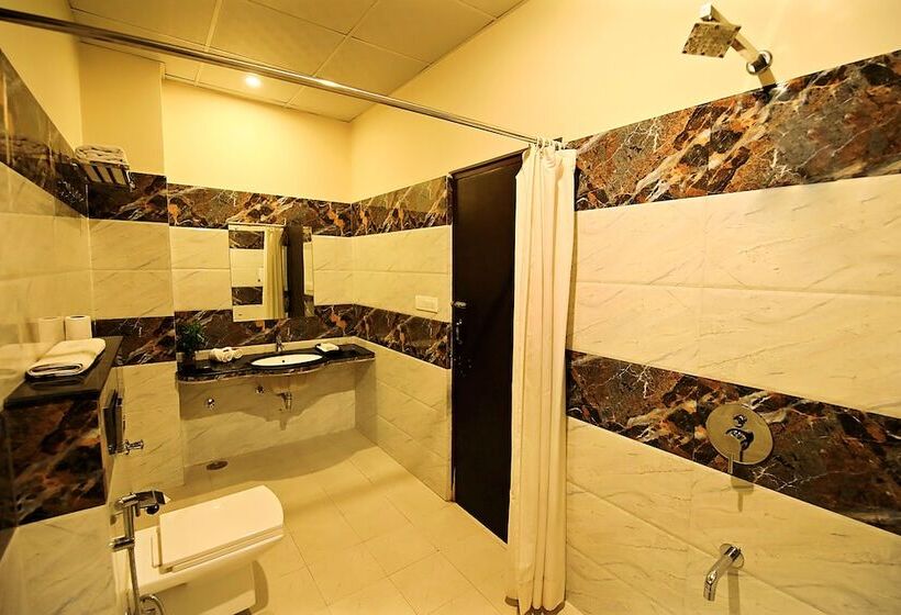 Deluxe Rum, V One Pride