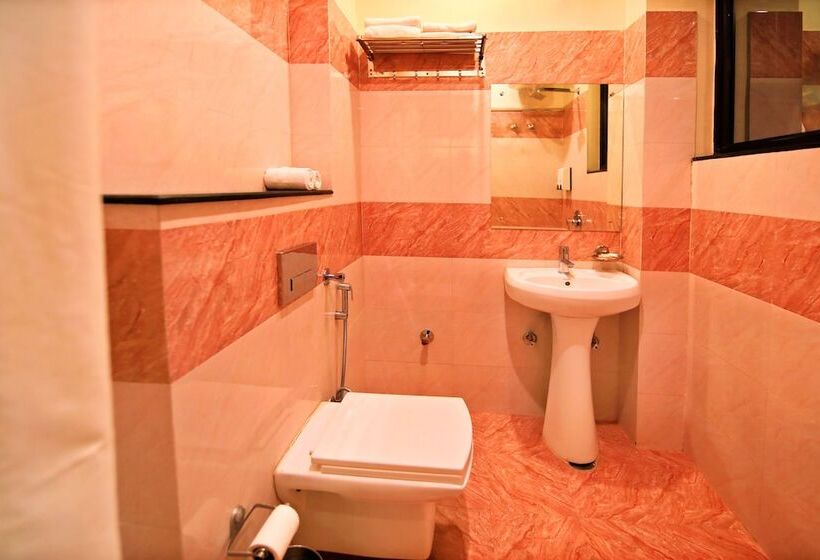 Deluxe Rum, V One Pride