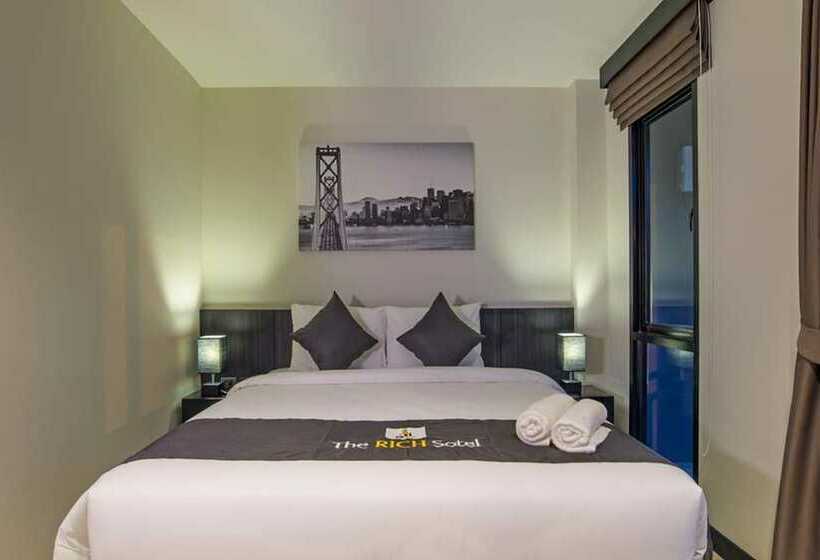 스탠다드 룸, The Rich Sotel