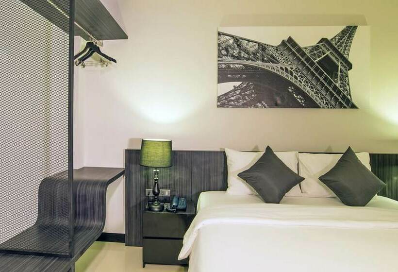 디럭스 룸, The Rich Sotel