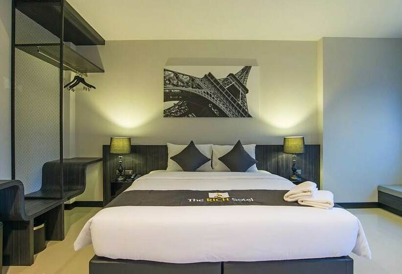Quarto Deluxe, The Rich Sotel