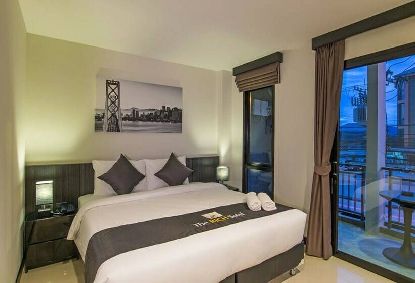 Quarto Estandar, The Rich Sotel