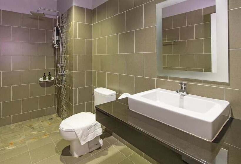 Quarto Deluxe, The Rich Sotel