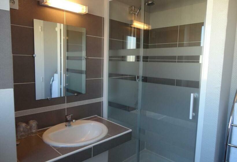 غرفة قياسية فردية, De Bretagne