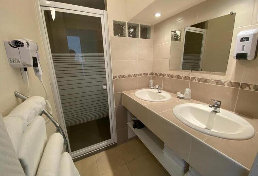 סוויטה משפחתית, De Bretagne