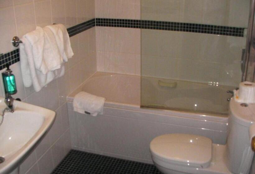 חדר משפחתי, The Hydro