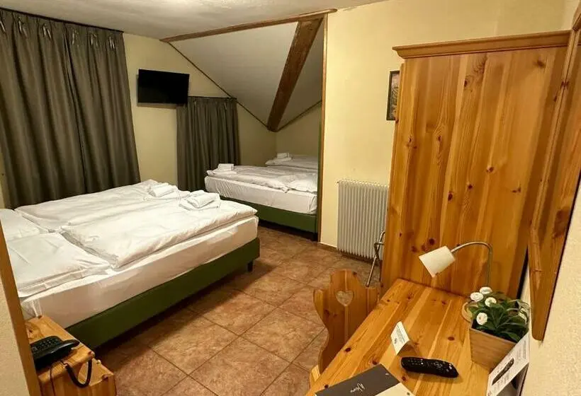 4 Bett Standardzimmer, Trieste