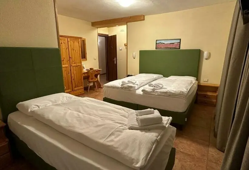 4 Bett Standardzimmer, Trieste
