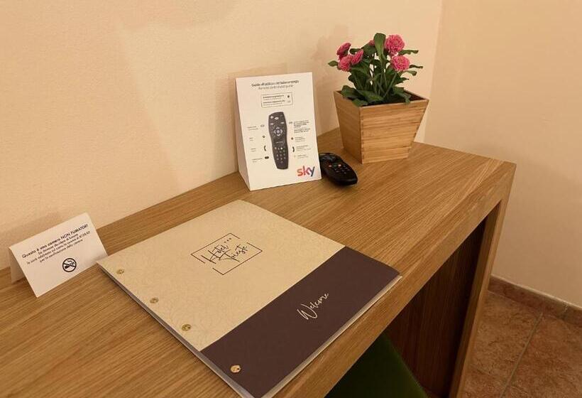 四人标准间, Trieste