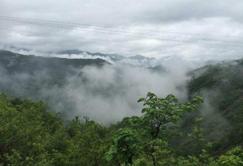 Pokój Deluxe z Balkonem, Chanakya Resort