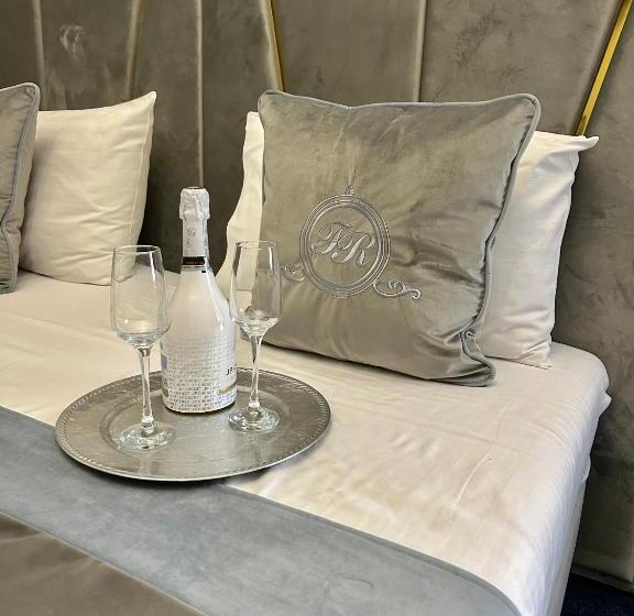اتاق لوکس سه تخته, Family Residence Boutique
