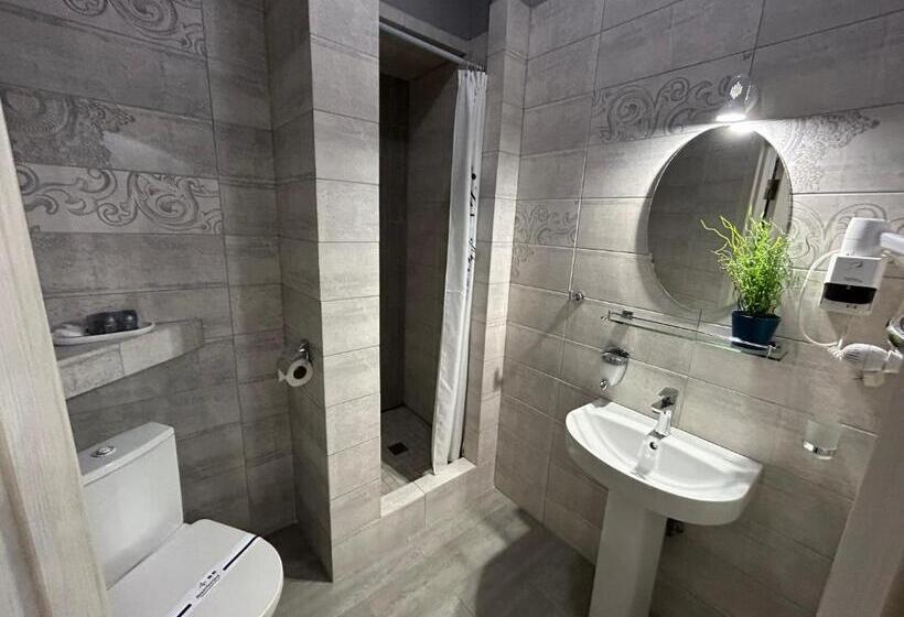 اتاق لوکس سه تخته, Family Residence Boutique