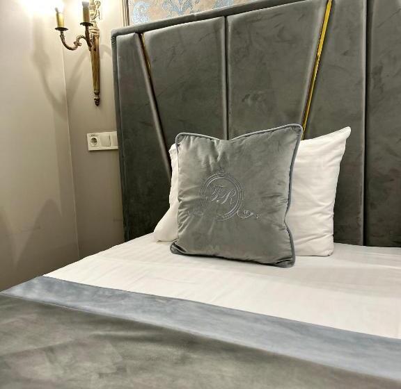 اتاق لوکس سه تخته, Family Residence Boutique