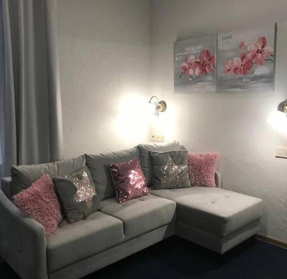 سوییت جونیور با بالکن, Family Residence Boutique