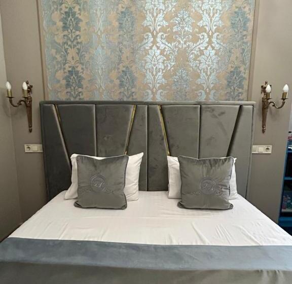 اتاق لوکس سه تخته, Family Residence Boutique