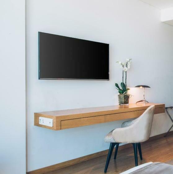 اتاق استاندارد با چشم‌انداز استخر, Iberostar  Selection Lisboa