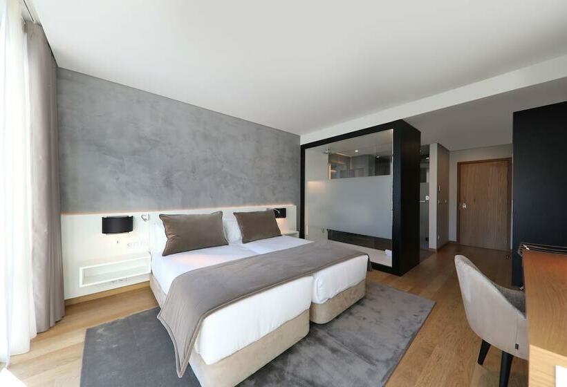 اتاق استاندارد با چشم‌انداز استخر, Iberostar  Selection Lisboa