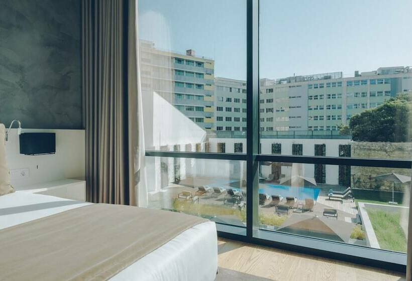 اتاق استاندارد با چشمانداز استخر, Iberostar  Selection Lisboa