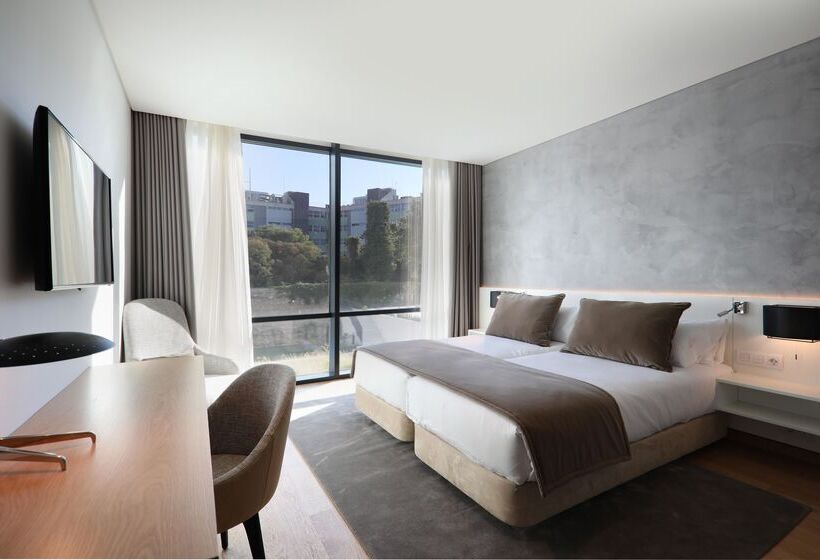 Standard Room Pool View, Iberostar  Selection Lisboa