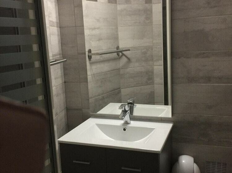 トリプルクラシックルーム, L Hôtel Du Café Des Arts