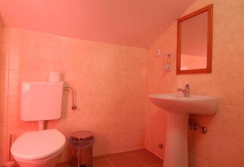 اتاق استاندارد سه نفره, Restoran Antika